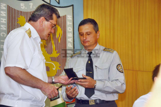 Главен комисар Никола Николов връчи награди на служители от "Противопожарна безопасност и защита на населението"  в Ямбол