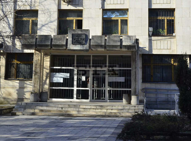 След побой 43-годишен мъж е полят с бензин и възпламенен с цигара, с временна опасност за живота си е приет в болница След побой 43-годишен мъж е полят с бензин и възпламенен с цигара, с временна опасност за живота си е приет в болница