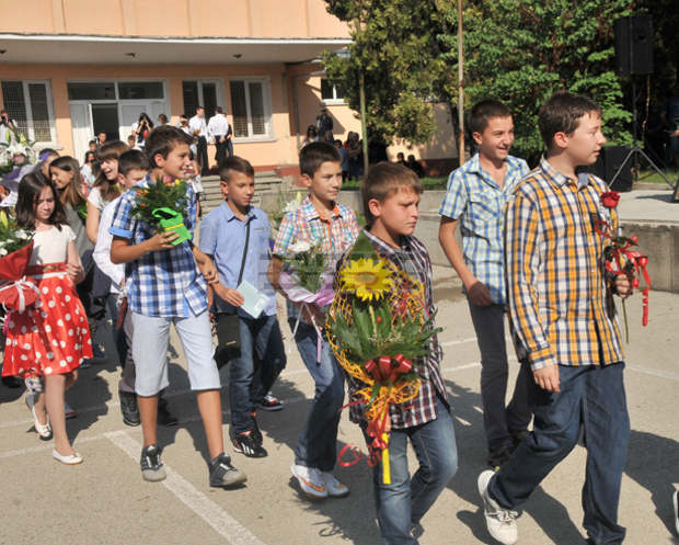 В 67-те училища в Монтанско учебната година бе открита, учениците са по-малко от миналата година