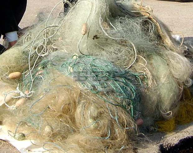 Инспектори извадиха от Дуранкулашкото езеро 400 метра мрежи за незаконен улов