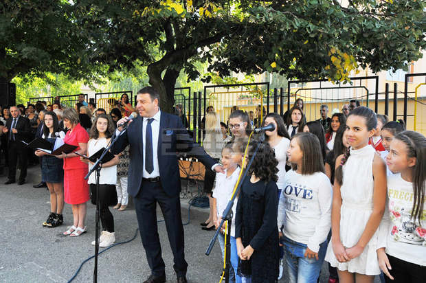 С нова зала за кетъринг-хранене  и кафе-павилион посрещна своите ученици  Осмо СОУ "Арсени Костенцев" в Благоевград