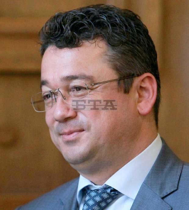 Евродепутатът Неджми Али откри информационен офис в Кърджали