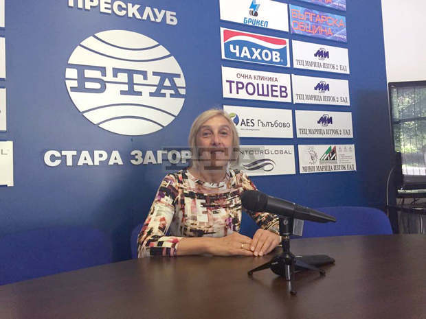 Старозагорска учителка по математика представи България на международен фестивал в Лондон Старозагорска учителка по математика представи България на международен фестивал в Лондон