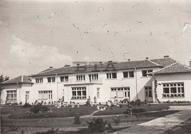 С истински зоопарк е радвала децата една от първите детски градини на Казанлък 