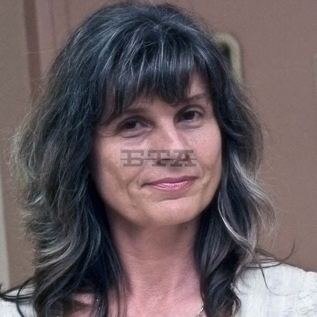 Областният управител на Добрич подписа договорите на 80 безработни по проекта "Подкрепа за заетост"