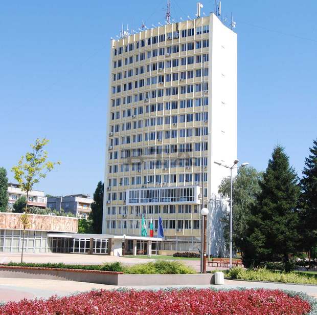 В Димитровград е открит паркинг към Неделния пазар по проект В Димитровград е открит паркинг към Неделния пазар по проект