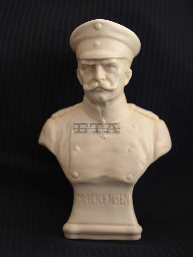 Регионалният исторически музей във Велико Търново е откупил бюст на германския фелдмаршал Аугуст фон Макензен Регионалният исторически музей във Велико Търново е откупил бюст на германския фелдмаршал Аугуст фон Макензен