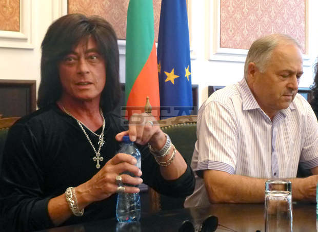 През последните години България е добър пазар за рок музиката, каза в Сливен рок легендата Джо Лин Търнър