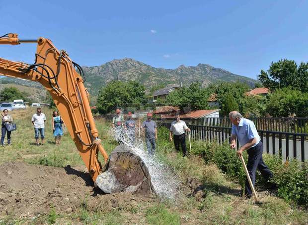 Кметът на Сливен направи първа копка на пътен мост над река Дюлева