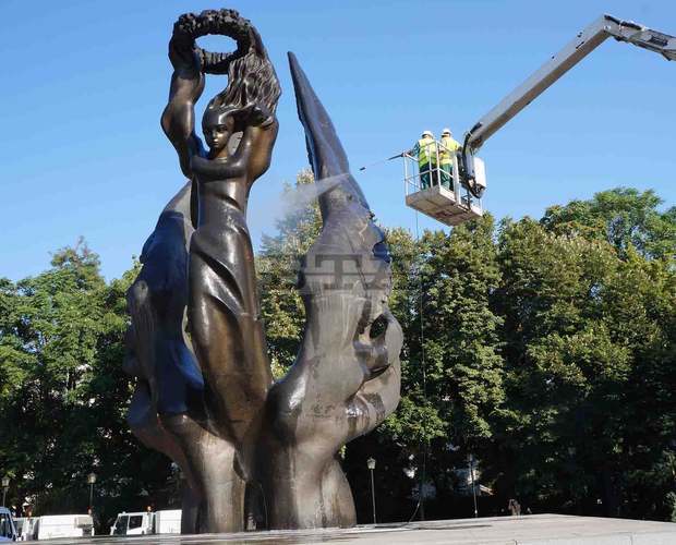 Паметникът на Съединението в Пловдив е измит за празника на 6 септември