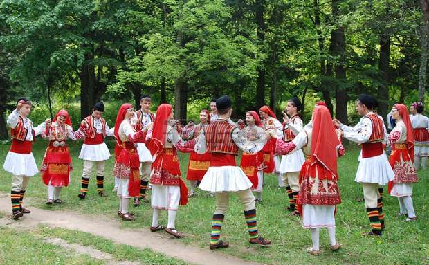 Детско-юношеският фолклорен ансамбъл "Пиринска китка" в Благоевград отбелязва 50-годишен юбилей
