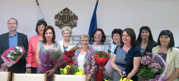 Областният управител на Плевен прие учителите, удостоени с националната награда "Неофит Рилски"