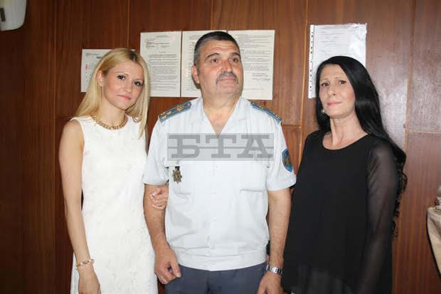 Полк. Зарко Шишманов получи почетна значка за заслуги в Българската армия Полк. Зарко Шишманов получи почетна значка за заслуги в Българската армия