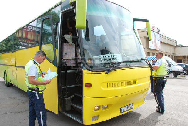 Инспектори започнаха масирани проверкина превозите на пътницив района на ГКПП "Кулата"