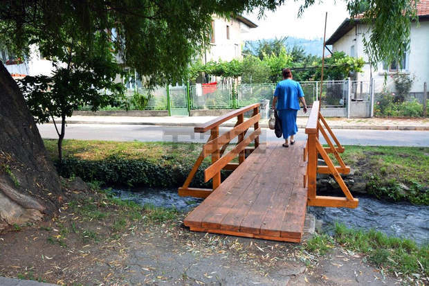 Община Разлог ремонтира два дървени моста по сигнал на граждани