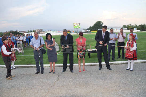 Пред 4000 души бе открит реконструираният стадион в Разлог