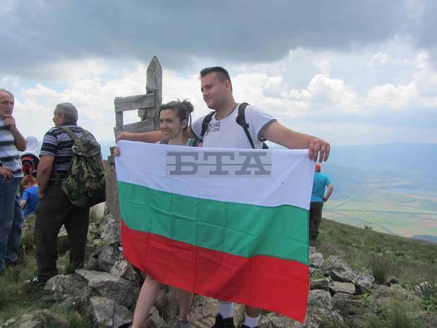 Около 400 наши туристи покориха връх Руй