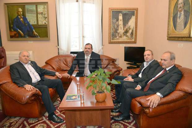 Община Сливен подписа  договор за партньорство  със Съюза на народните читалища