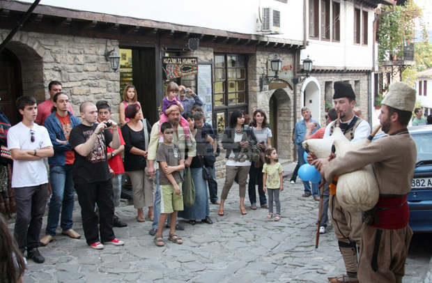 Празник на носиите започва на Самоводската чаршия във Велико Търново