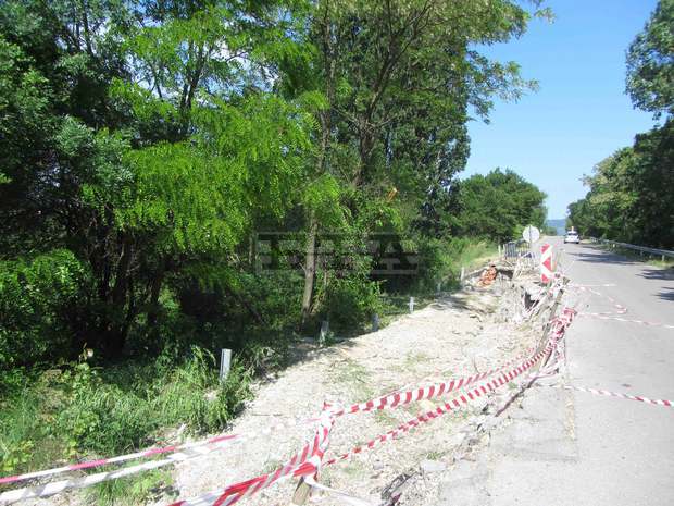 Пропаднаха два участъка  от пътя  Перник-Брезник-Трън-Стрезимировци
