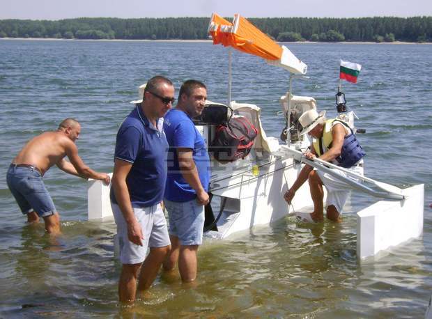Пътешественици с веловетроход по Дунав стигнаха до Лом Пътешественици с веловетроход по Дунав стигнаха до Лом