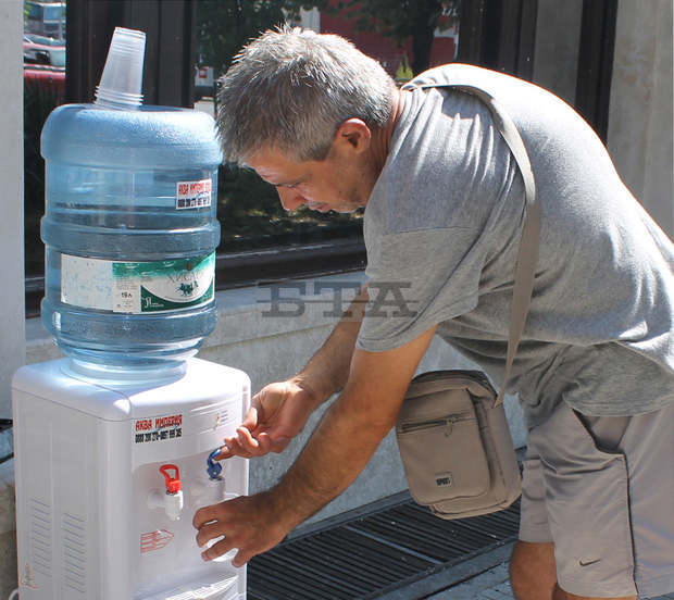 Безплатна минерална вода  осигурява община Димитровград  в горещите дни