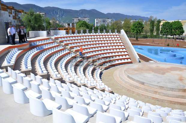 Със спектакъл от музика и светлина на пеещи фонтани се открива утре новият парк във Враца 