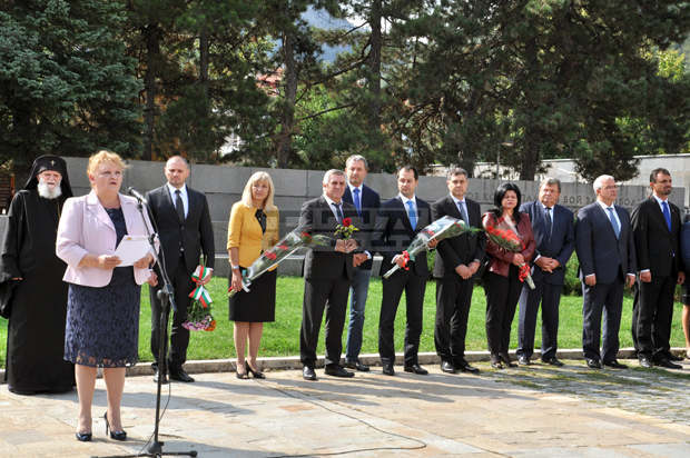 С тържествена церемония и водосвет във Враца отбелязаха Деня на независимостта на България
