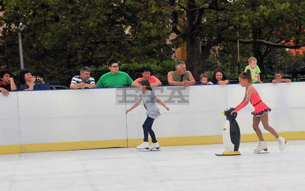 Атракционна пързалка за кънки бе открита във Вършец