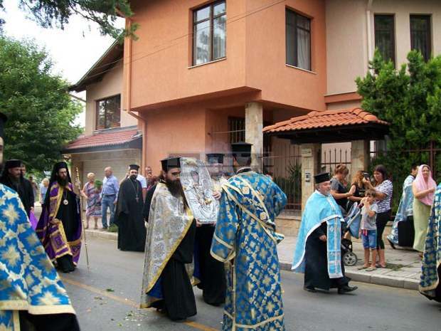 Стотици посрещнаха в Пазарджик Чудотворната икона "Златна ябълка" 