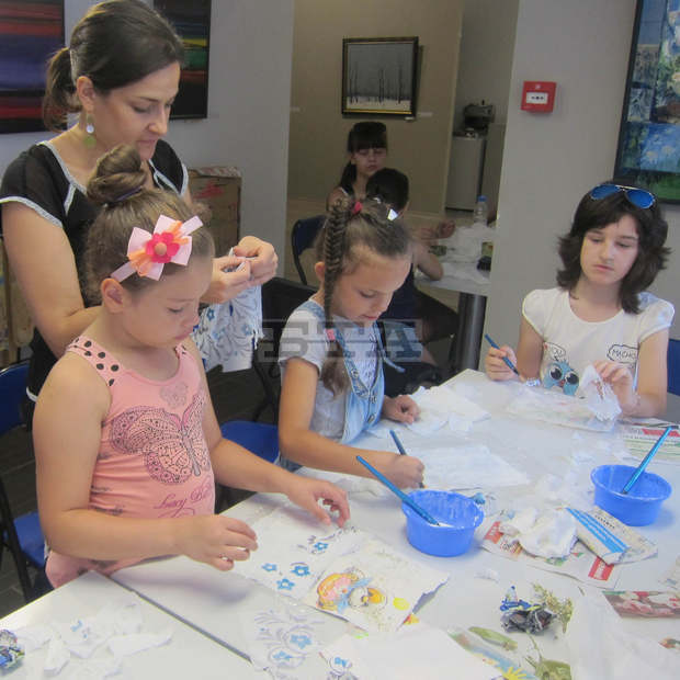 В Плевен днес бе отворена първата  за тази ваканция артработилница  за деца 