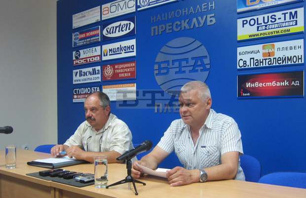 Военнослужещи от учебната авиогрупа в Долна Митрополия са имали урок на исторически места в Плевен по случай Трети март Военнослужещи от учебната авиогрупа в Долна Митрополия са имали урок на исторически места в Плевен по случай Трети март