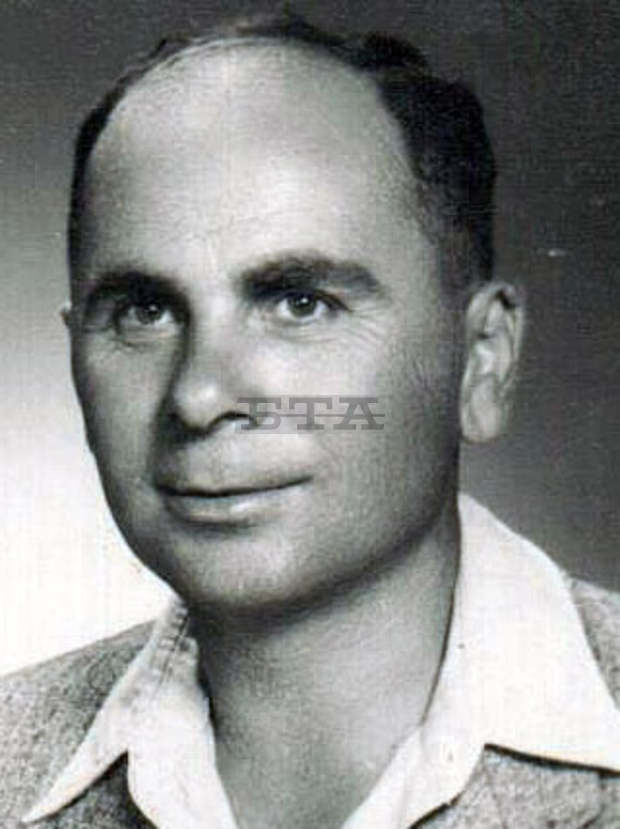 Първият директор   на Опитната станция по кайсията и земеделието в Силистра днес  навършва сто години 