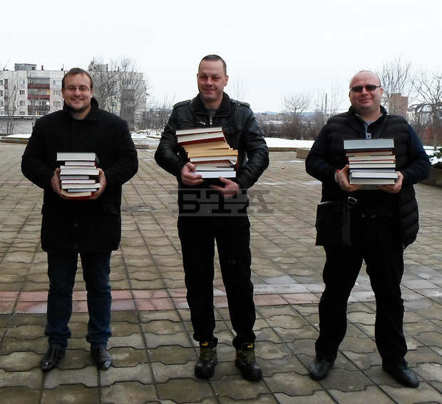 Клуб на АБВ в Плевен дари специализирани учебници на гимназия "Интелект" Клуб на АБВ в Плевен дари специализирани учебници на гимназия "Интелект"
