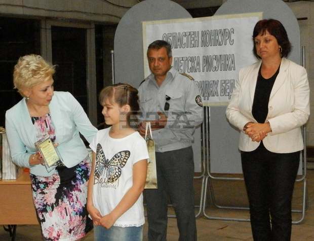 В Плевен  победителите в конкурса  "С очите си видях бедата" бяха наградени  от областния управител