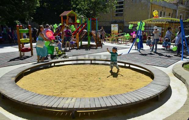 На детския празникнай-малките в Добрич получиханова площадка за игра 