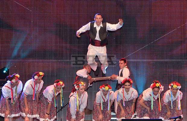 Група "Орисия" от село Главинци, Сърбия, закрива фолклорния фестивал в Монтана