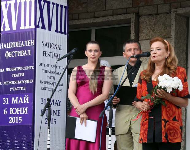 Актрисата Виолета Гиндева  председателства журито на националния фестивал на любителските театри в Каварна