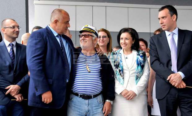 Премиерът Борисов откри в бургаския квартал "Сарафово" първото рибарско пристанище в България изградено по оперативна програма за развитие на сектор "Рибарство"