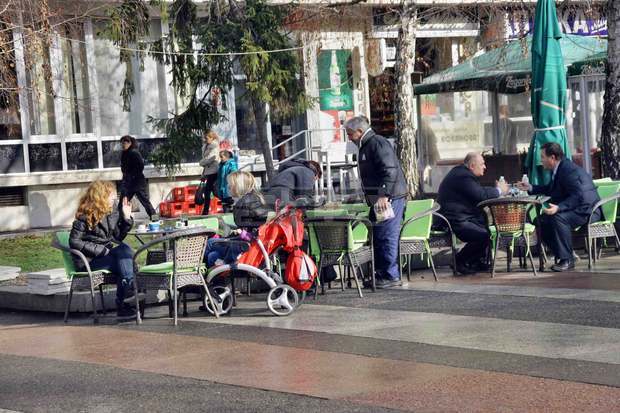 Младежката организация на ГЕРБ в Ямбол осигури свободен достъп до интернет в градския парк Младежката организация на ГЕРБ в Ямбол осигури свободен достъп до интернет в градския парк