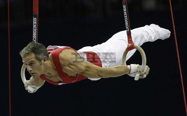 Йордан Йовчев направи демонстрация на уредите в новооткрития фитнес център в каварненското село Българево