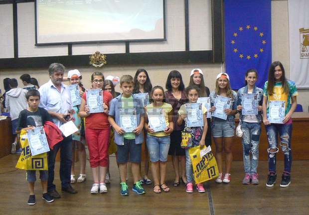 В Благоевград връчиха наградите на отличените в ученическия конкурс за превенция на наркоманиите 