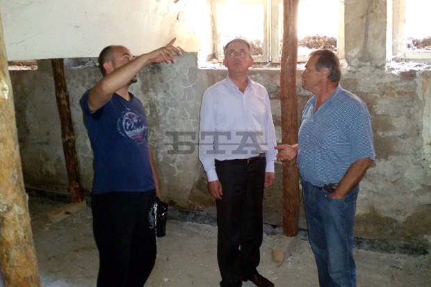 Кметът на Кърджали инспектира ремонта на читалище "Родопски фар"