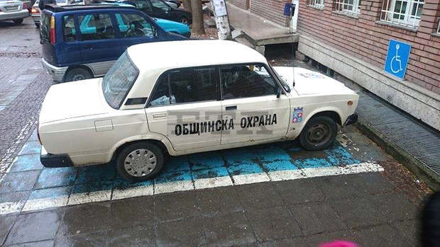 Кметът на Кюстендил е освободил от поста му служител на "Общинска охрана" Кметът на Кюстендил е освободил от поста му служител на "Общинска охрана"