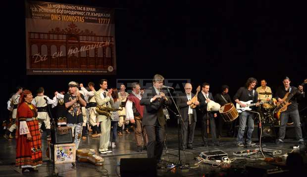 Благотворителен концерт събра кърджалийци в кауза за нов иконостас на черквата "Свето Успение Богородично" в кв. "Гледка"