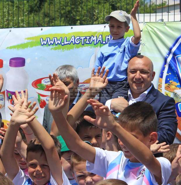 Министър Красен Кралев: Искаме трайно даразрешим проблема със спортните бази в страната