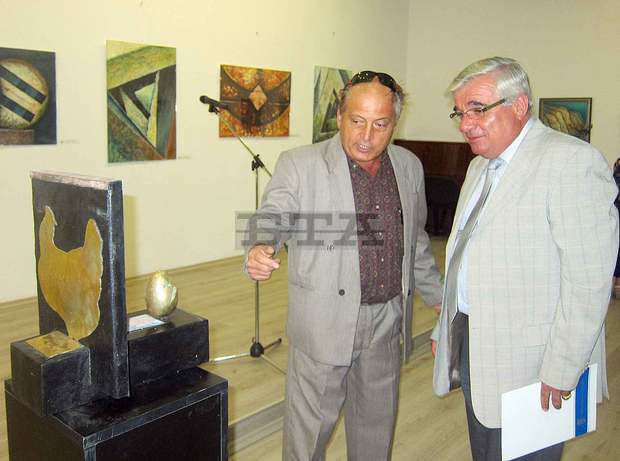 Кметът на Плевен откри юбилейната изложба на скулптора Красимир Яков