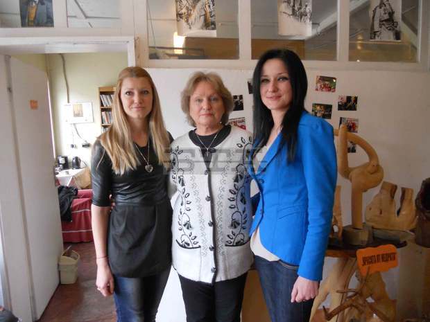 Изложба "Кюстендилска пролет - момичетата от 90-те години" е открита в Кюстендил