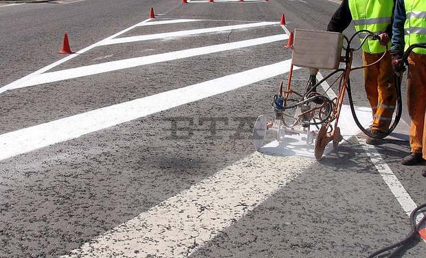 Варна - полагане на пътна маркировка Варна - полагане на пътна маркировка