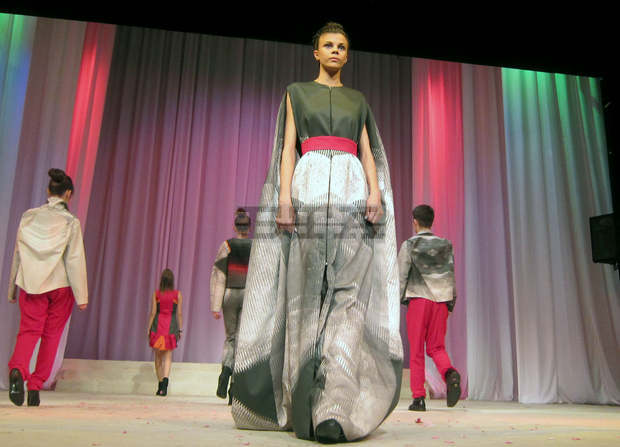 За първи път на сцената на Парада на модата в Плевен участваха с колекции висша дамска мода двама дизайнери от Испания